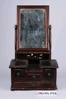 藏品(乾漆鏤空花草紋鏡臺)的圖片