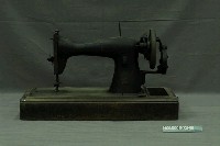 藏品(勝家牌手搖式裁縫機)的圖片