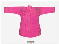 藏品(桃紅絲質高立領大襟女衫)的圖片