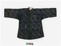 藏品(灰絲質緹花大襟立領女衫)的圖片