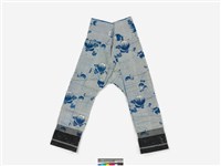 藏品(白地藍細紋條紋花果印花棉質黑條紋飾邊合襠女褲)的圖片