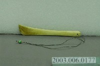 藏品(骨制日式塑膠裁縫用刮刀)的圖片