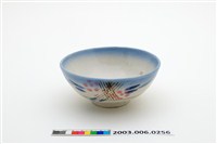 藏品(彩繪印花花葉紋碗)的圖片