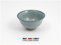 藏品(淡藍釉印花蓮瓣紋淡青碗)的圖片