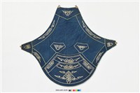 藏品(藍底彩繡枴子龍紋下端寬形肚兜)的圖片