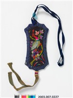 藏品(黑綢地繡孔雀紋詩文眼鏡袋)的圖片