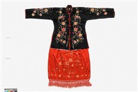 藏品(黑衣紅裙絲質刺繡新娘禮服)的圖片