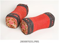 藏品(牡丹紋紅對枕)的圖片