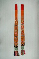 藏品(橘紅絲緞鳳凰雙魚劍帶)的圖片