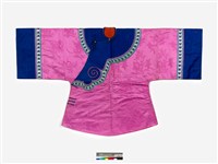 藏品(紫紅緹花絲質大襟鑲緄女衫)的圖片