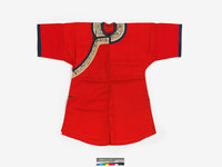 藏品(紅色棉質大襟刺繡鑲緄女衫)的圖片