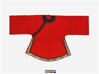 藏品(紅色棉質大襟鑲緄女衫)的圖片