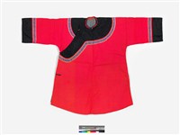 藏品(桃紅色棉質大襟鑲緄女衫)的圖片