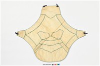 藏品(黃緞地素面下端寬形肚兜)的圖片