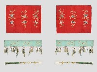 藏品(牡丹花卉紅布罩白石仿玉流蘇宮燈繡一組)的圖片