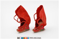 藏品(大紅棉地繡鹿龜石榴紋高跟弓鞋)的圖片