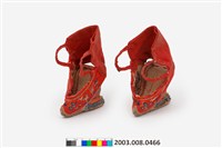 藏品(紅地彩繡高跟弓鞋)的圖片
