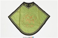 藏品(綠綢地盤金綠底鶴紋菱形肚兜)的圖片