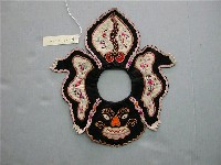 藏品(黑緞祥獅彩繡圍涎)的圖片