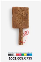 藏品(長方形四面雕龜桃連錢魚紋小型帶柄粿印)的圖片