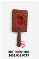 藏品(朱漆長方形四面雕龜桃連錢魚紋小型帶柄粿印)的圖片