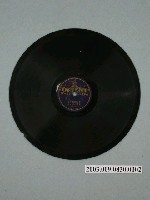 藏品(日蓄唱片公司發行駱駝標唱片編號「台特4006-台特4007」客家音樂專輯《漢中山》10吋蟲膠唱片)的圖片