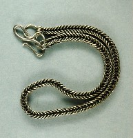 藏品(魚骨造型金屬項鍊)的圖片