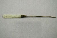 藏品(雕花白玉金屬簪)的圖片