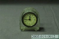 藏品(透明無色磨砂玻璃拱形桌鍾)的圖片