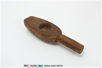 藏品(酒瓶形單面雕圓花形文字紋帶柄餅印)的圖片