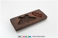 藏品(朱漆長方板單面雕蝴蝶三仙糕印)的圖片