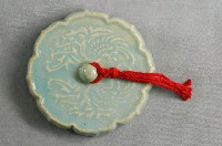 藏品(建功神社圓形菊花紋瓷紙鎮)的圖片