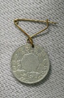 藏品(1940年（昭和十五年）臺灣總督府發行第五回國勢調查紀念章)的圖片
