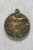 藏品(大正九年三角湧公學校設立20周年紀念章)的圖片