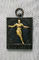 藏品(嘉義中學校友會十里馬拉松大會紀念章)的圖片