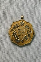 藏品(東勢角公學校四年全勤獎勵紀念章)的圖片