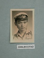 藏品(戴盤帽之男子個人半身照)的圖片