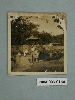 藏品(男子與孩童合影)的圖片