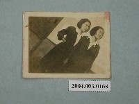 藏品(身穿學生服的二女學生合影)的圖片