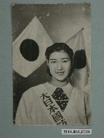 藏品(披大日本國防肩巾的婦女)的圖片