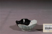 藏品(青瓷黑釉花口小碗)的圖片