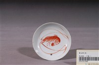 藏品(印繪白瓷紅蝦圓碟)的圖片