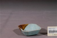 藏品(青瓷醬釉方形碟)的圖片