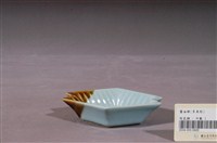 藏品(青瓷醬釉多角型碟)的圖片