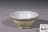 藏品(淡青綠釉彩碗)的圖片