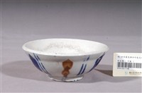 藏品(白釉藍與咖啡色幾何彩繪紋瓷碗)的圖片