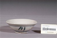藏品(白釉藍邊紅花綠葉彩繪紋瓷碗)的圖片