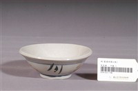 藏品(白釉藍邊紅花綠葉彩繪紋瓷碗)的圖片