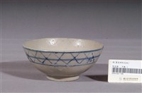 藏品(白釉藍網幾何彩繪紋瓷碗)的圖片