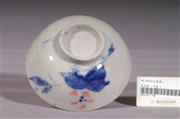 藏品(白釉紅花藍葉彩繪紋瓷碗)的圖片